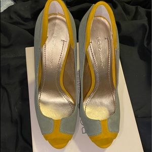 BCBG generation 7.5 pumps gray yellow NWT